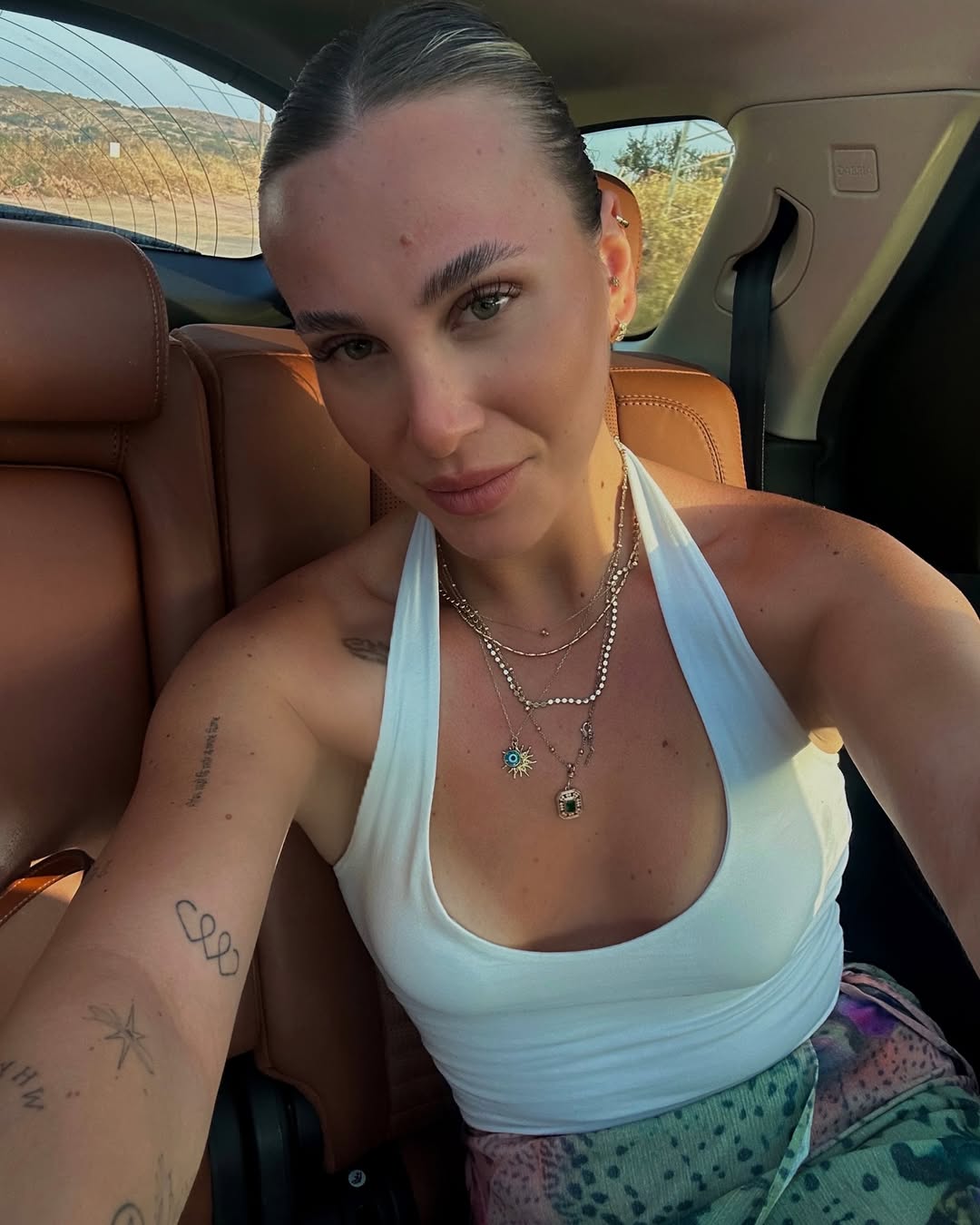 Enerjik ve Neşeli Sanat ve Kültürde Bilgili Hatununuz Sancaktepe Escort Betül